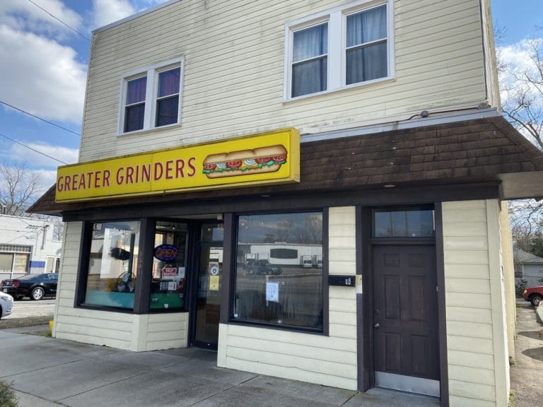 Street view of entrance of Greater Grinders in Portsmouth, Virginia