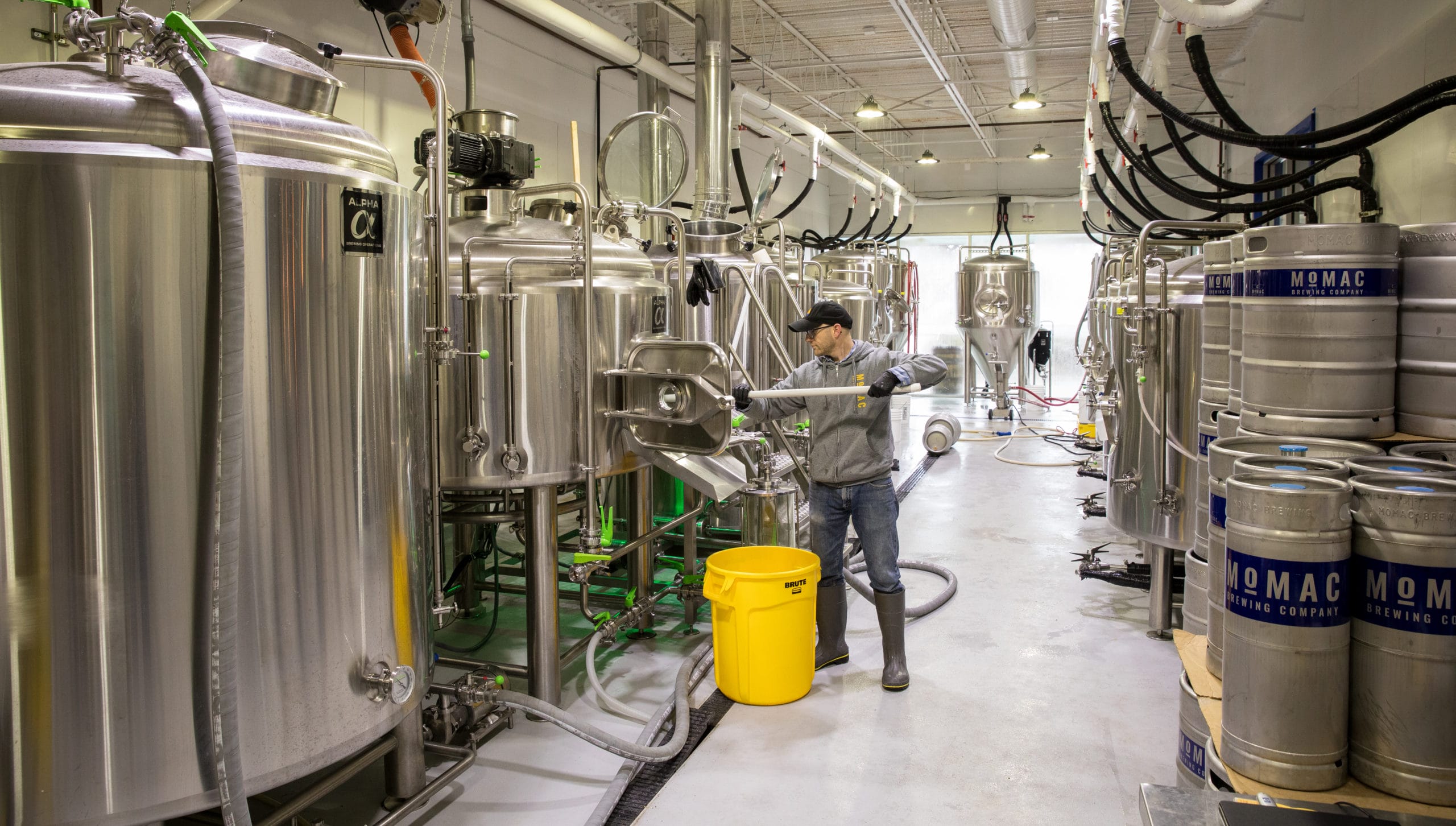 MoMac Brewmaster working with tanks