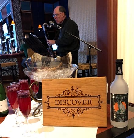 Cocktails and live music at Foggy Point Bar & Grill in Portsmouth, Virginia Cocktails and live music at Foggy Point Bar & Grill in Portsmouth, Virginia
